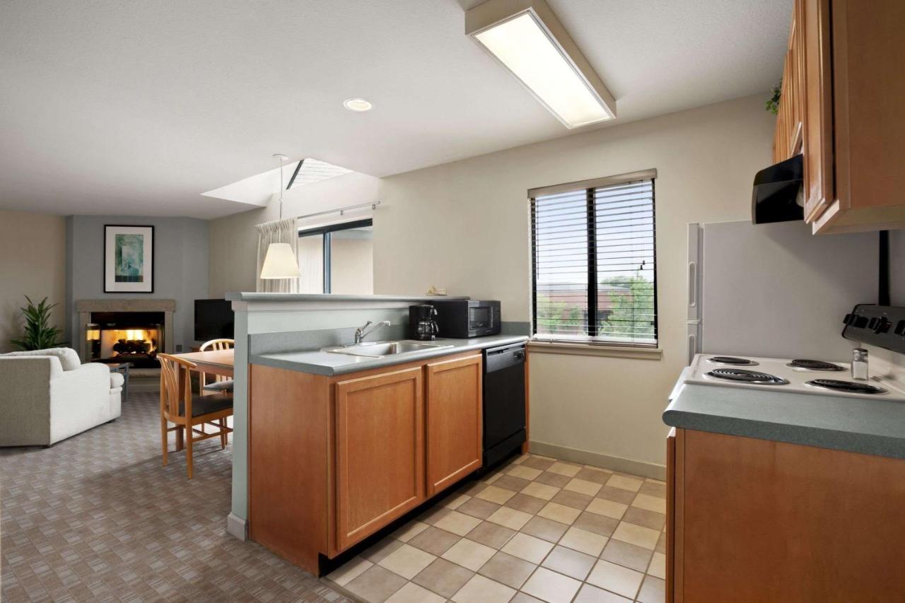 Hawthorn Suites By Wyndham Overland Park Exteriör bild
